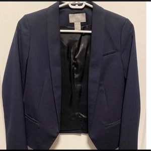 Navy blue H&M women’s blazer. Size 2. Black inner lining. Great condition